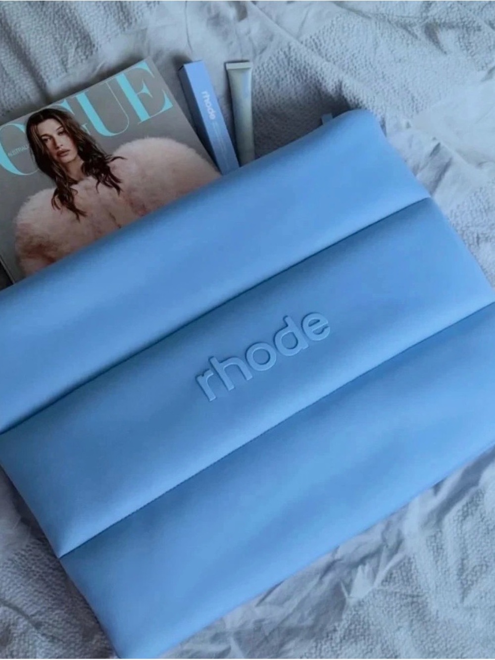 Rhode Oversized Bubble Bag (Sugarberry) – Premium Cosmetic Travel Bag - Picture 2 of 3